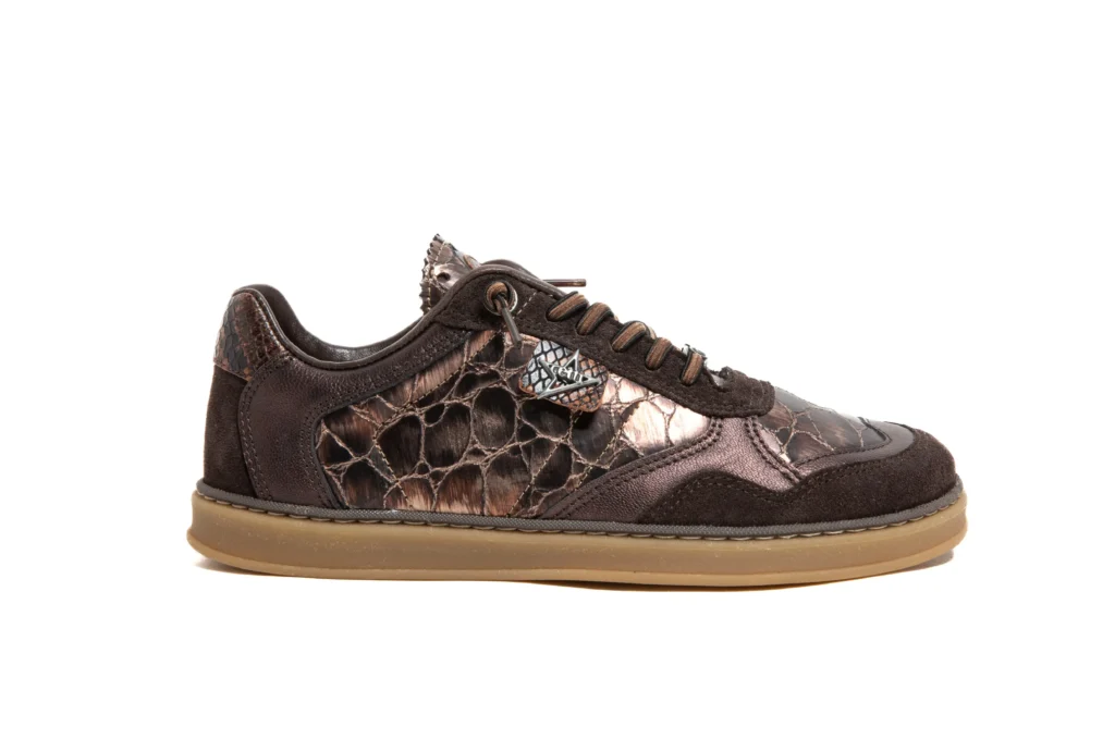 Deportiva Cetti C-848 coffee de ante con detalle efecto coco