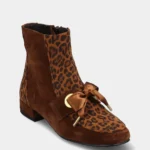 Mocasín marrón con animal print y tacón MLV