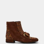 Mocasín marrón con animal print y tacón MLV