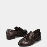 Mocasín marrón efecto coco con borlas MLV
