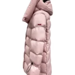 Abrigo acolchado rosa Araba de Dichi con cuello amplio y botones