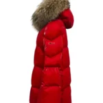 Abrigo acolchado rojo Edurne de Dichi con cuello de pelo marrón