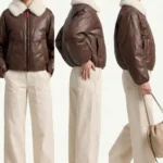 Modelo con chaqueta marrón Gari de Dichi con cuello blanco de borreguito