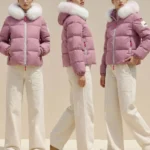 Modelo con chaqueta acolchada rosa Irene de Dichi con cuello bicolor de pelo