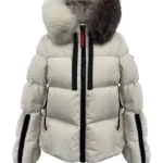 Chaqueta acolchada blanca Ivet de Dichi con capucha y cuello de pelo