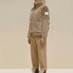 Chaqueta camel Maima de Dichi con acabado de pelo y cuello alto