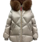 Chaqueta acolchada beige Risia de Dichi con cuello de pelo