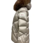Chaqueta acolchada beige Risia de Dichi con cuello de pelo