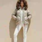 Chaqueta acolchada beige Risia de Dichi con cuello de pelo