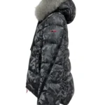 Chaqueta acolchada camuflaje negro Samira de Dichi con capucha y cuello de pelo