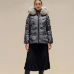 Chaqueta acolchada camuflaje negro Samira de Dichi con capucha y cuello de pelo