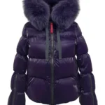 Chaqueta acolchada morada Sara de Dichi con cuello de pelo