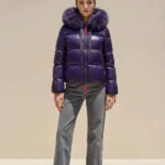 Chaqueta acolchada morada Sara de Dichi con cuello de pelo