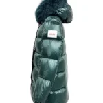 Abrigo acolchado verde Valeria de Dichi con cuello de pelo y botones