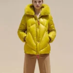 Chaqueta acolchada amarilla Zuma de Dichi con cuello amplio